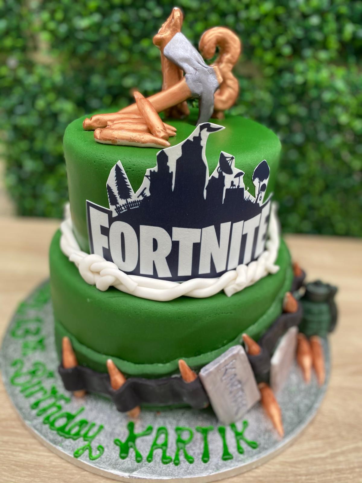 Fortnite cake 💜 ✨ Fondant decorations ✨ ✨ Vanilla flavor Swiss meringue  buttercream Custom cakes Taking Cake Orders via DM!! 💕… | Instagram